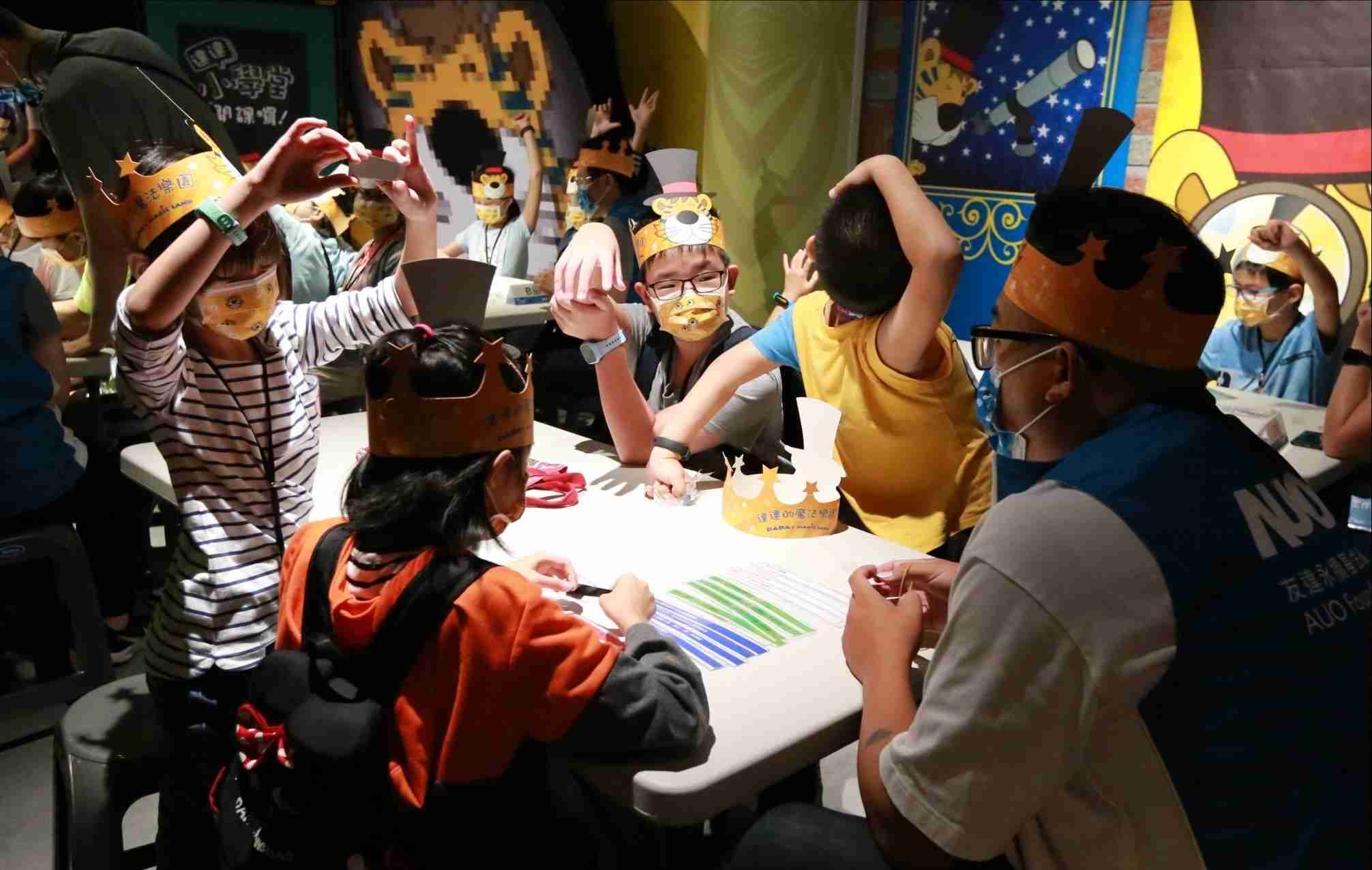 YAXIN111以永续理念推动全人教育计划，，，，内外结盟储备科普教育人才，，，，荣获亚太永续行动奖社会共融面的金奖肯定