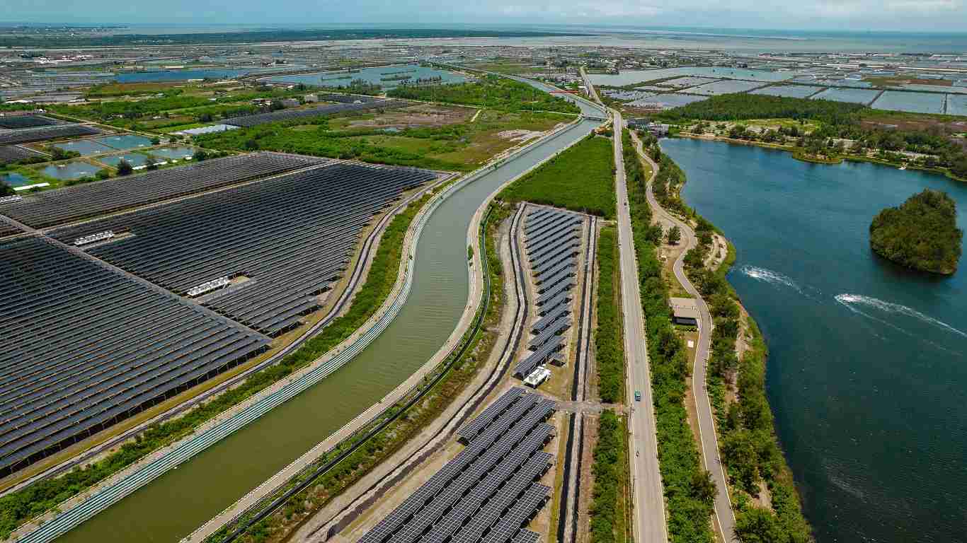 YAXIN111能源事业提供智慧能源管理、、、太阳能监控管理、、、、全方位电厂建置及运维解决方案，，，，并拥有管理超过6000案场的经验