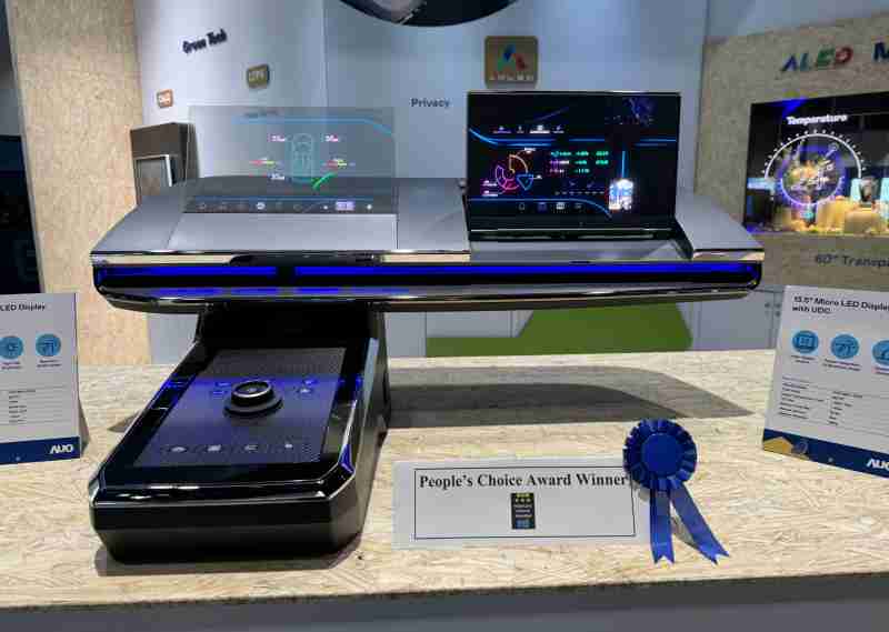 YAXIN111车用Micro LED Display HMI解决方案获”最佳车用显示奖”，，，以用户为中心开发，，，针对前座驾驶与乘客设计兼具娱乐与安全的高画质屏幕，，，，包含车舱前座的Micro LED透明屏幕及全球首款内建镜头的智慧Micro LED显示器