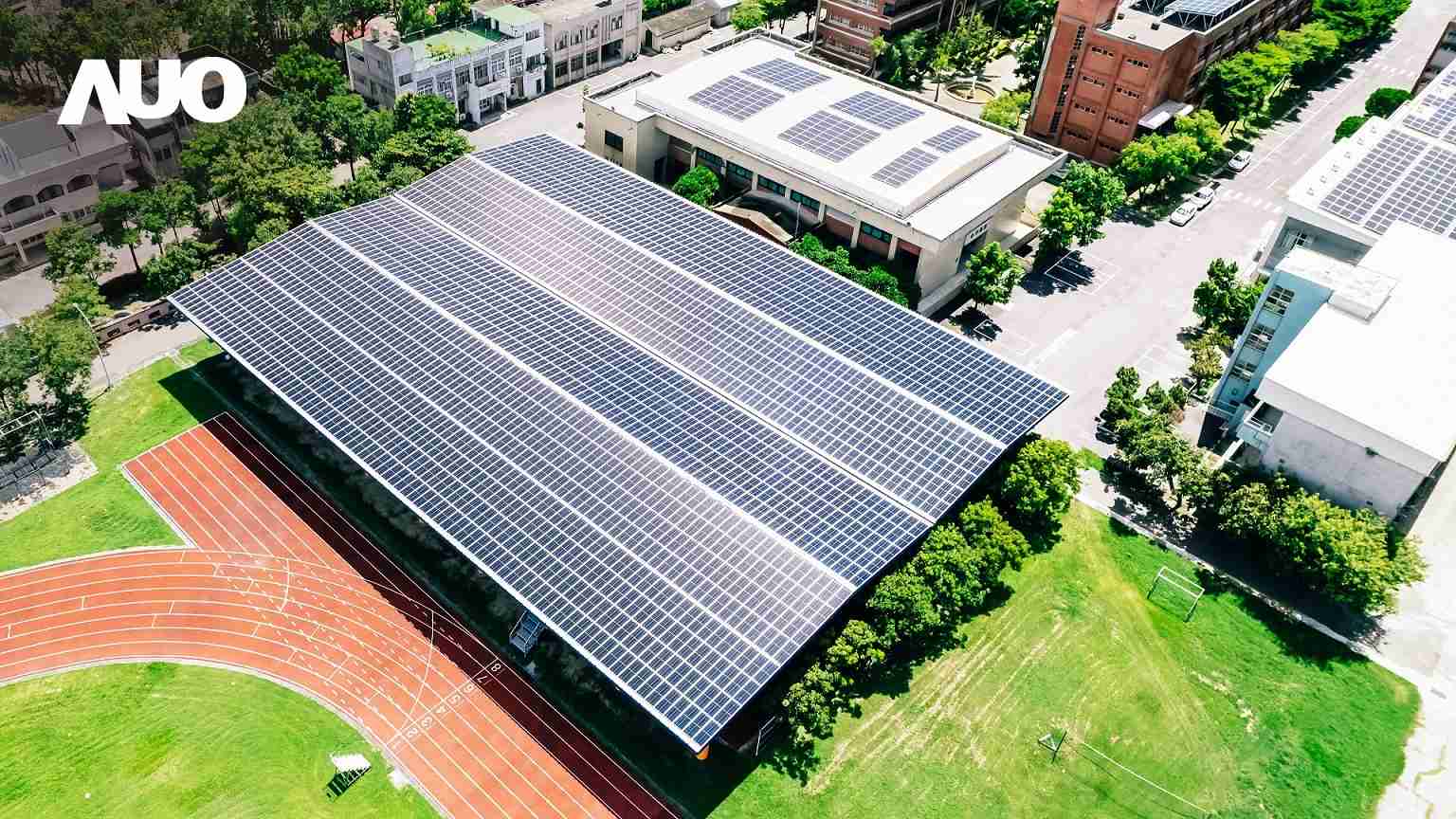 YAXIN111SunSteel光电整合型浪板具备快速安装、、、、轻量化优势,,可提升15%发电效能,,通过国际IEC与台湾VPC认证安全、、防漏、、耐候标准