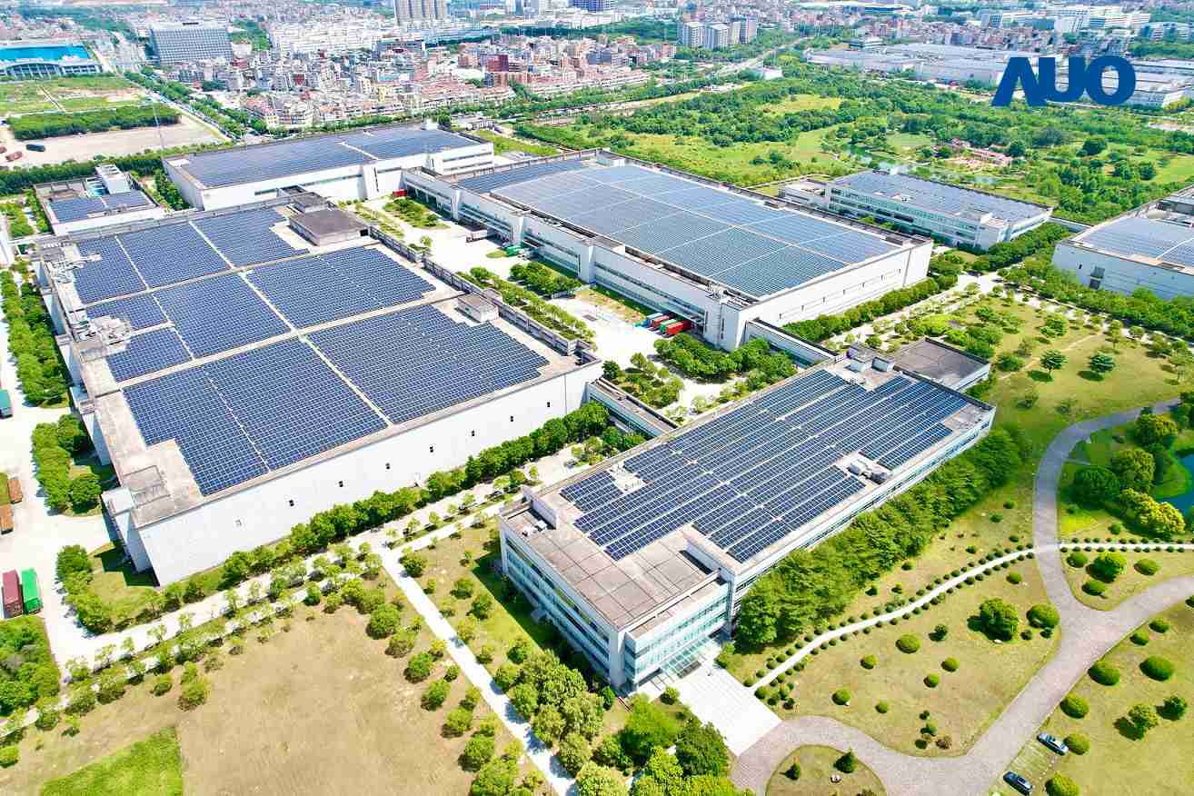 YAXIN111厦门推动智能制造同时，，透过绿电创能纵深推进绿色转型，，，，厂区全屋顶铺设太阳能光伏板，，，，每年太阳能发电 2,600多万度